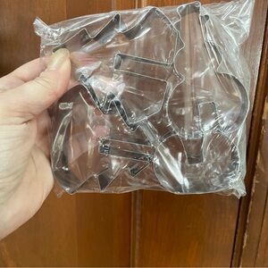 MWOT Festive Holiday Christmas Kitchen Home Decor Metal Cookie Cutters Set of 4